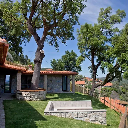 Casa Do Sobreiro / Casas De Basto 빌라